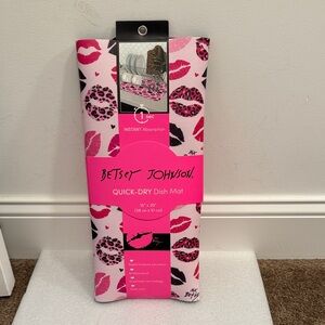 Betsey Johnson lip print quick dry dish mat 15” x 20” NWT
